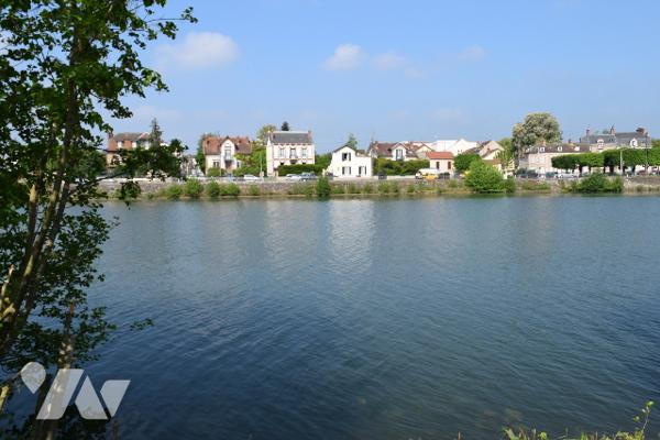 Maison bourgeoise de 140 m²,7 pièces dont 4 chambres,2 salles d’eau, sous-sol, jardin Parcelle 676m²