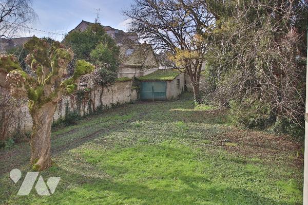 Maison bourgeoise de 140 m²,7 pièces dont 4 chambres,2 salles d’eau, sous-sol, jardin Parcelle 676m²