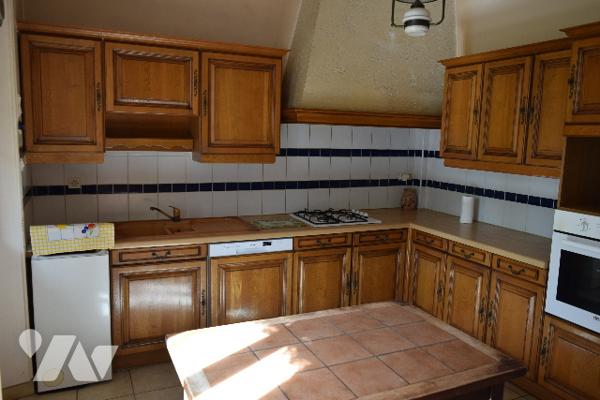 Maison bourgeoise de 140 m²,7 pièces dont 4 chambres,2 salles d’eau, sous-sol, jardin Parcelle 676m²