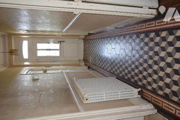 Maison bourgeoise de 140 m²,7 pièces dont 4 chambres,2 salles d’eau, sous-sol, jardin Parcelle 676m²