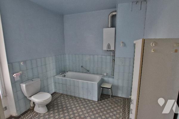 Maison bourgeoise de 140 m²,7 pièces dont 4 chambres,2 salles d’eau, sous-sol, jardin Parcelle 676m²