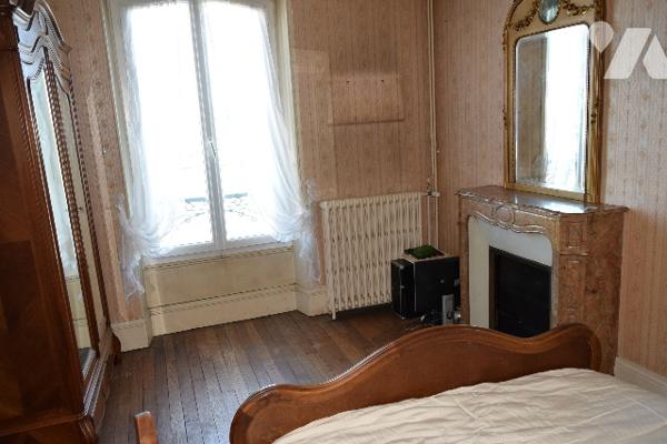 Maison bourgeoise de 140 m²,7 pièces dont 4 chambres,2 salles d’eau, sous-sol, jardin Parcelle 676m²