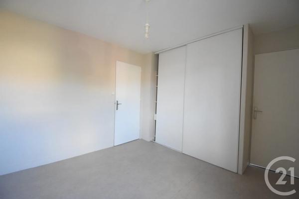 Appartement F3 à vendre  3 pièces - 58,14 m 2   CUSSET  - 03