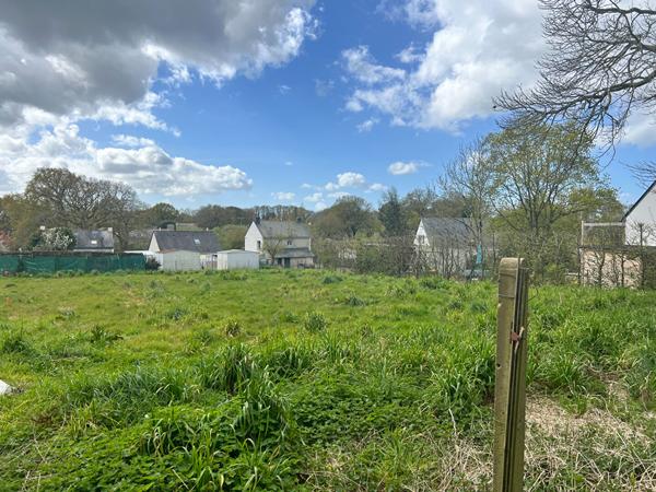 Terrain constructible 833m2 - Pompas