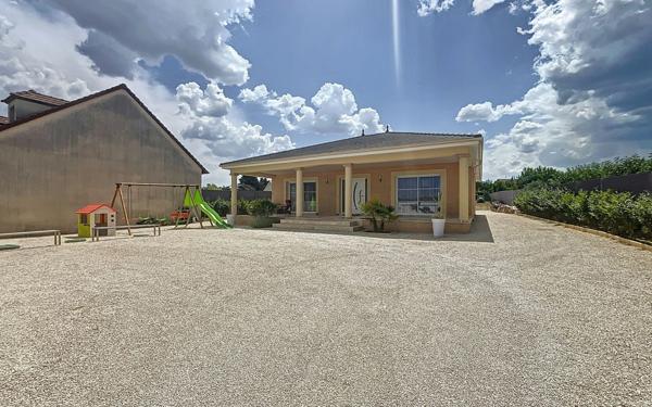 Maison à vendre    4 pièces • 124,80 m2 Saint-Germain-des-Fossés