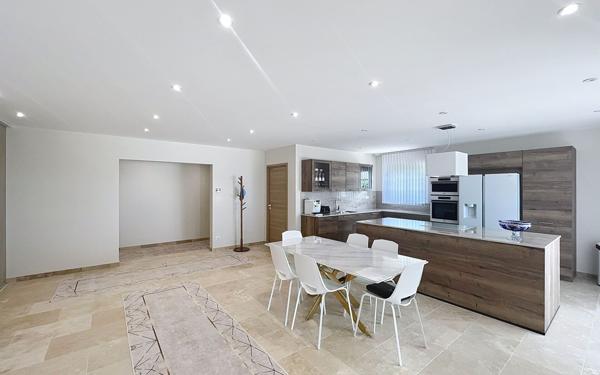 Maison à vendre    4 pièces • 124,80 m2 Saint-Germain-des-Fossés