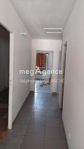 Immeuble à BEAUMONT-DE-LOMAGNE, 82500 - 162m²