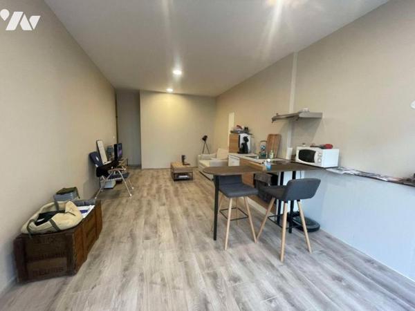 Local professionnel/ bureaux rez de chaussée avec garage centre ville de SAUMUR