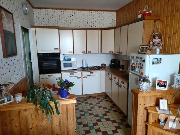 POUZAUGES - Idéal investisseurs ou primo-accédants, maison à étage de 98 m² habitables et jardi...