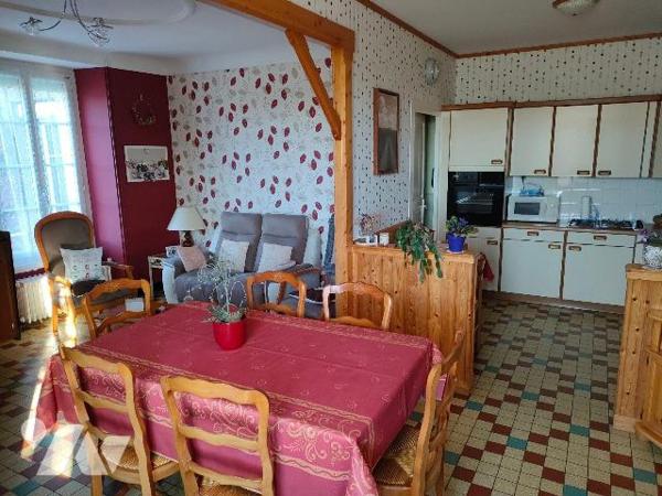 POUZAUGES - Idéal investisseurs ou primo-accédants, maison à étage de 98 m² habitables et jardi...