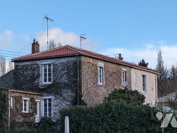 POUZAUGES - Idéal investisseurs ou primo-accédants, maison à étage de 98 m² habitables et jardi...