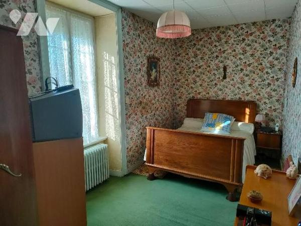 POUZAUGES - Idéal investisseurs ou primo-accédants, maison à étage de 98 m² habitables et jardi...