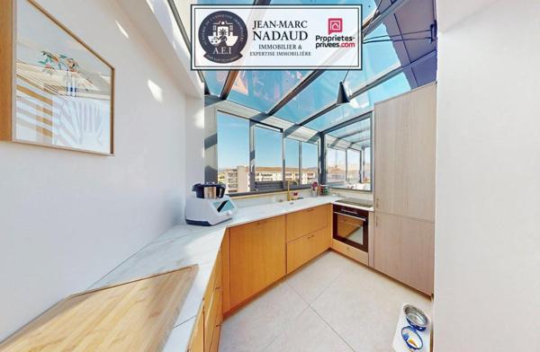 Appartement T3 centre-ville, entièrement rénové, dernier étage traversant, vue dégagée