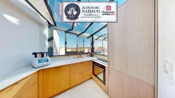 Appartement T3 centre-ville, entièrement rénové, dernier étage traversant, vue dégagée