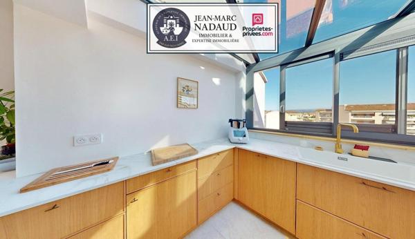 Appartement T3 centre-ville, entièrement rénové, dernier étage traversant, vue dégagée