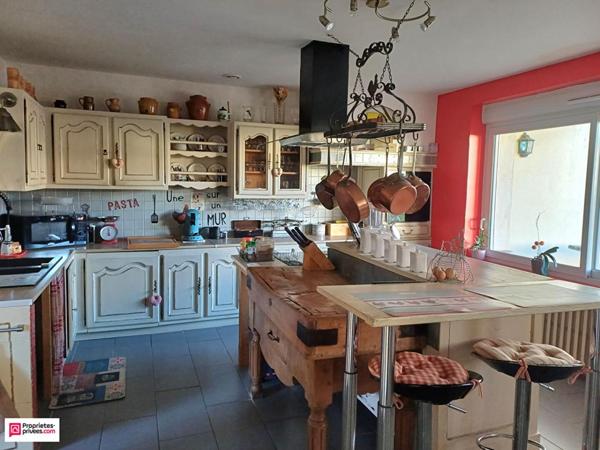 Epannes - maison en pierre avec dépendances