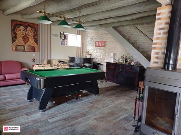 Epannes - maison en pierre avec dépendances