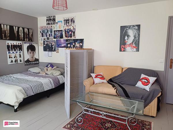 Epannes - maison en pierre avec dépendances