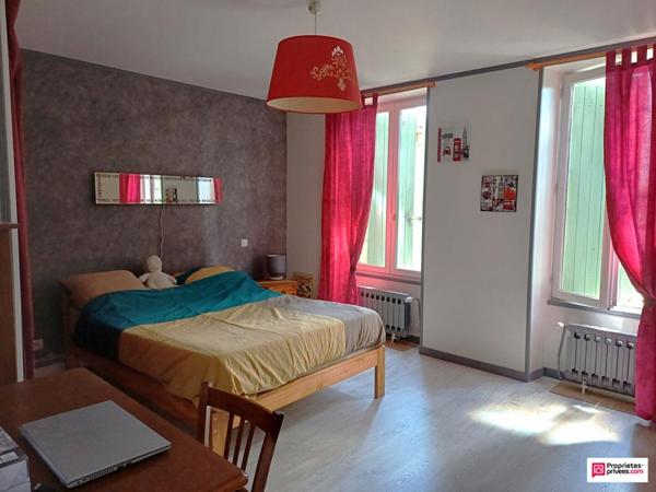 Epannes - maison en pierre avec dépendances