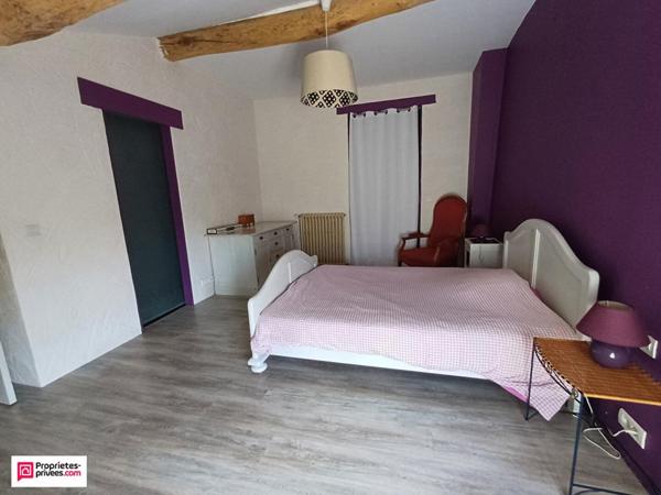 Epannes - maison en pierre avec dépendances