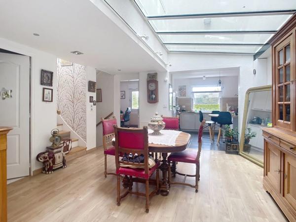 Maison familiale 142 m² – Verrière centrale, 4 chambres, jardin clos – Sacré-Cœur