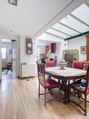 Maison familiale 142 m² – Verrière centrale, 4 chambres, jardin clos – Sacré-Cœur