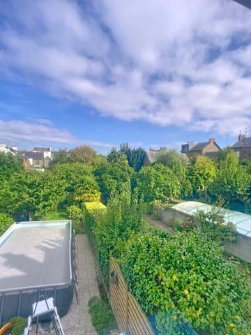 Maison familiale 142 m² – Verrière centrale, 4 chambres, jardin clos – Sacré-Cœur