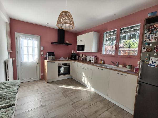 Maison rénovée de 97 m² avec piscine sur terrain de 580 m²