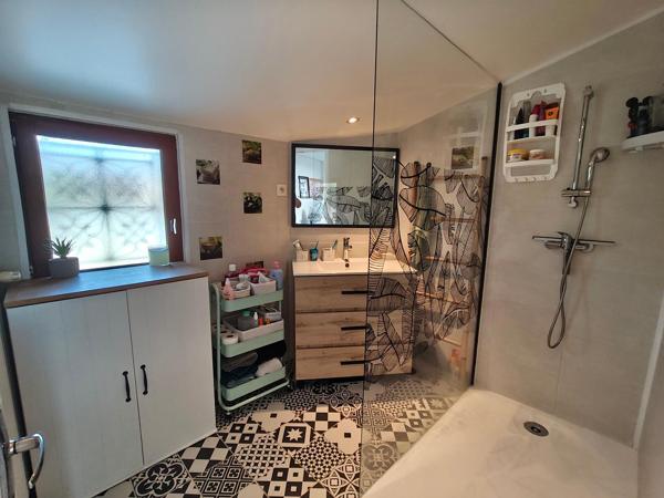Maison rénovée de 97 m² avec piscine sur terrain de 580 m²