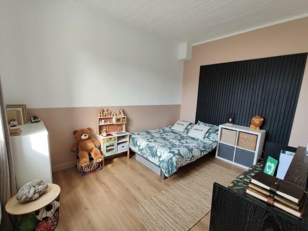 Maison rénovée de 97 m² avec piscine sur terrain de 580 m²