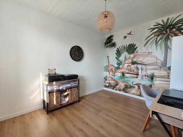 Maison rénovée de 97 m² avec piscine sur terrain de 580 m²