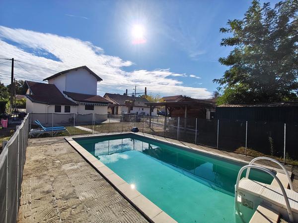 Maison rénovée de 97 m² avec piscine sur terrain de 580 m²