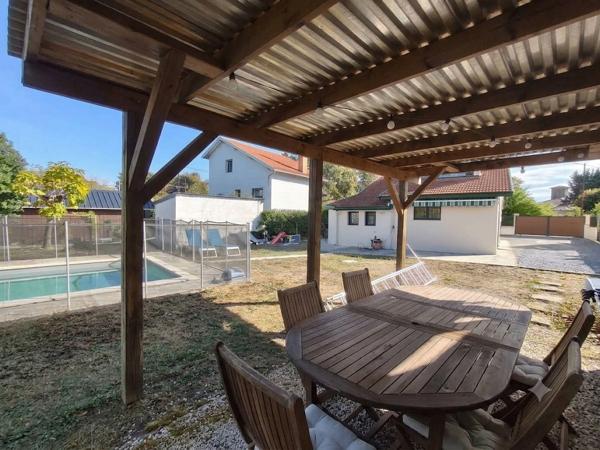 Maison rénovée de 97 m² avec piscine sur terrain de 580 m²