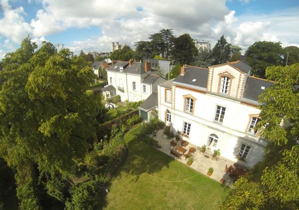 Belle demeure de caractère classée au patrimoine nantais sur une parcelle de 840 m² au calme d'une voie privée