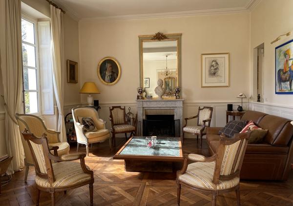 Belle demeure de caractère classée au patrimoine nantais sur une parcelle de 840 m² au calme d'une voie privée
