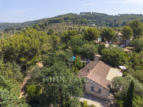 Maison familiale avec studio indépendant– Le Beausset