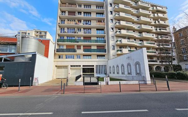Stationnement à vendre    10 m2 Vanves