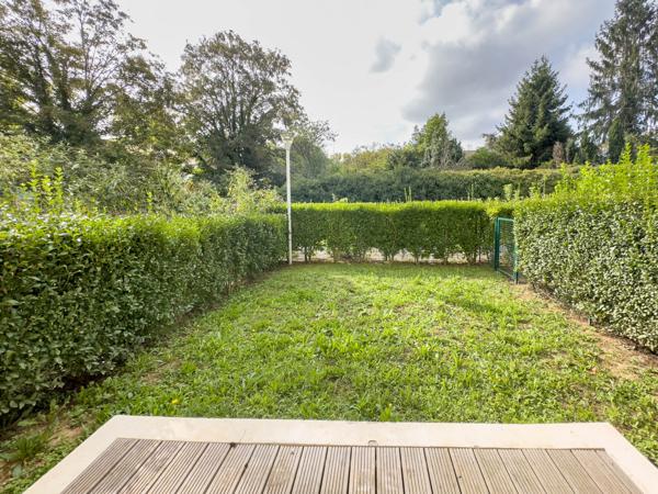 Montlignon (95680) Montlignon. 3 pièces de 64 M2 en rez-de-jardin.