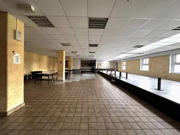 Vente                                                      Local commercial
                        
                     4 pièces                      420 m2                     à Roanne