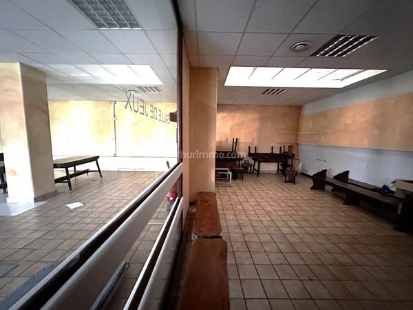 Vente                                                      Local commercial
                        
                     4 pièces                      420 m2                     à Roanne