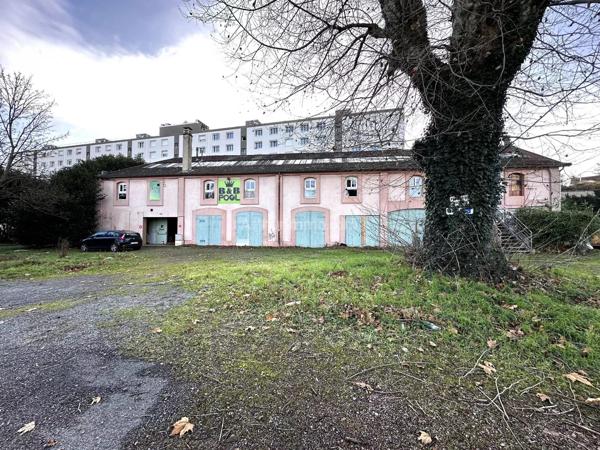 Vente                                                      Local commercial
                        
                     4 pièces                      420 m2                     à Roanne