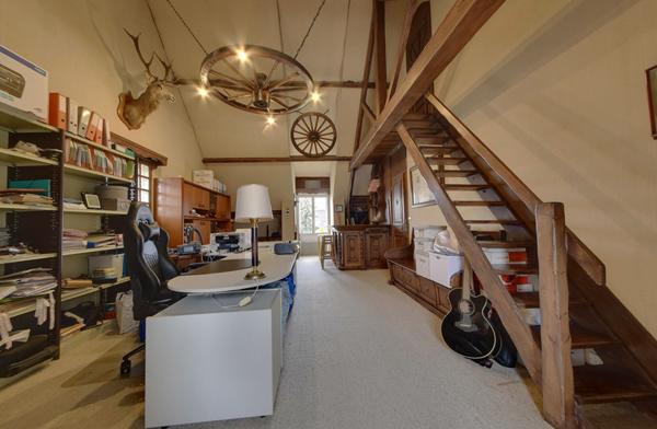 Maison individuelle 7 pièces 165 m² + cave totale sur 1199 m² de terrain