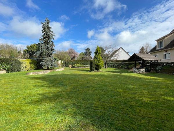 Maison individuelle 7 pièces 165 m² + cave totale sur 1199 m² de terrain