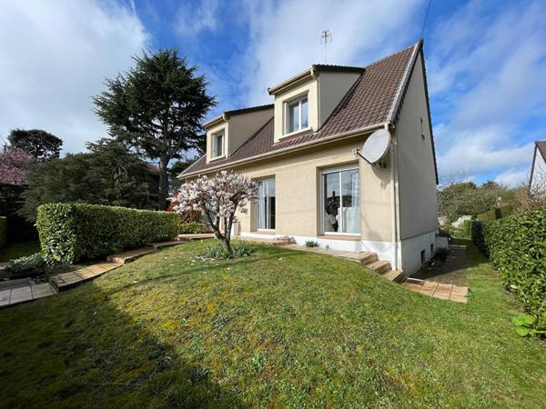 Maison individuelle 7 pièces 165 m² + cave totale sur 1199 m² de terrain