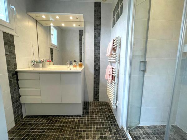 Maison individuelle 7 pièces 165 m² + cave totale sur 1199 m² de terrain