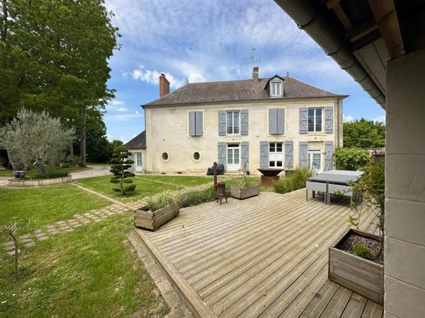 Bien rare : demeure de caractère avec parc, piscine et maison de gardien
