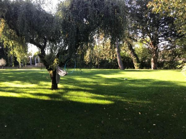 Bien rare : demeure de caractère avec parc, piscine et maison de gardien
