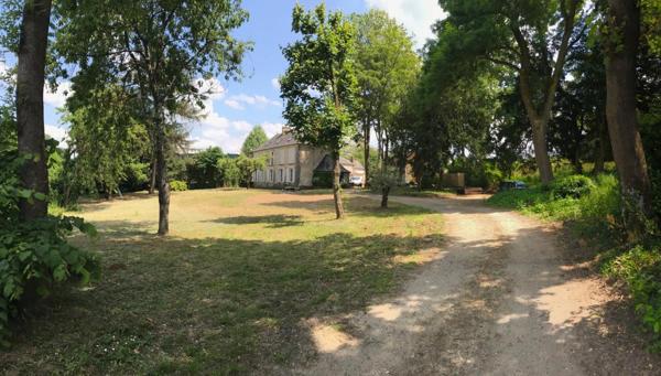Bien rare : demeure de caractère avec parc, piscine et maison de gardien