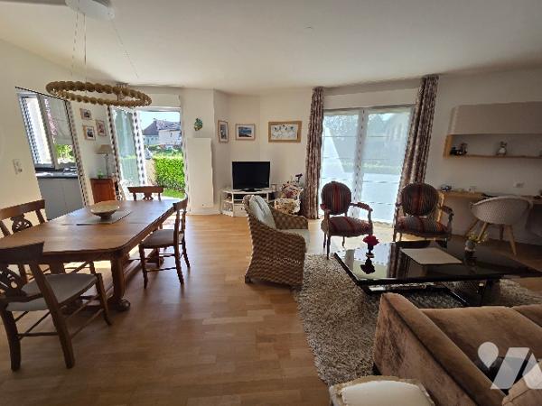 BONSECOURS, appartement de 84.28 m², 2 chambres, 2 places de parking dans copropriété sécurisée.