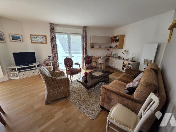 BONSECOURS, appartement de 84.28 m², 2 chambres, 2 places de parking dans copropriété sécurisée.
